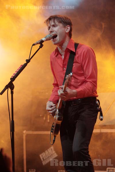 FRANZ FERDINAND - 2008-11-13 - PARIS - La Cigale - Alex Kapranos